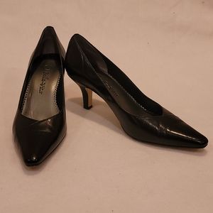 Bella Vita black heels size 7½N